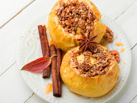 Печени ябълки, пълнени с овесени ядки и орехи - снимка на рецептата Печени ябълки, пълнени с овесени ядки и орехи - снимка на рецептата